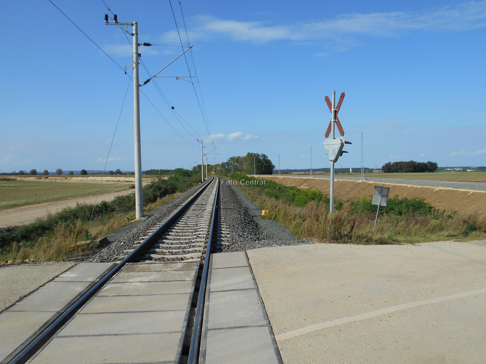 M85 gyorsforgalmi út építése Peresztegnél.A terelővágány építése