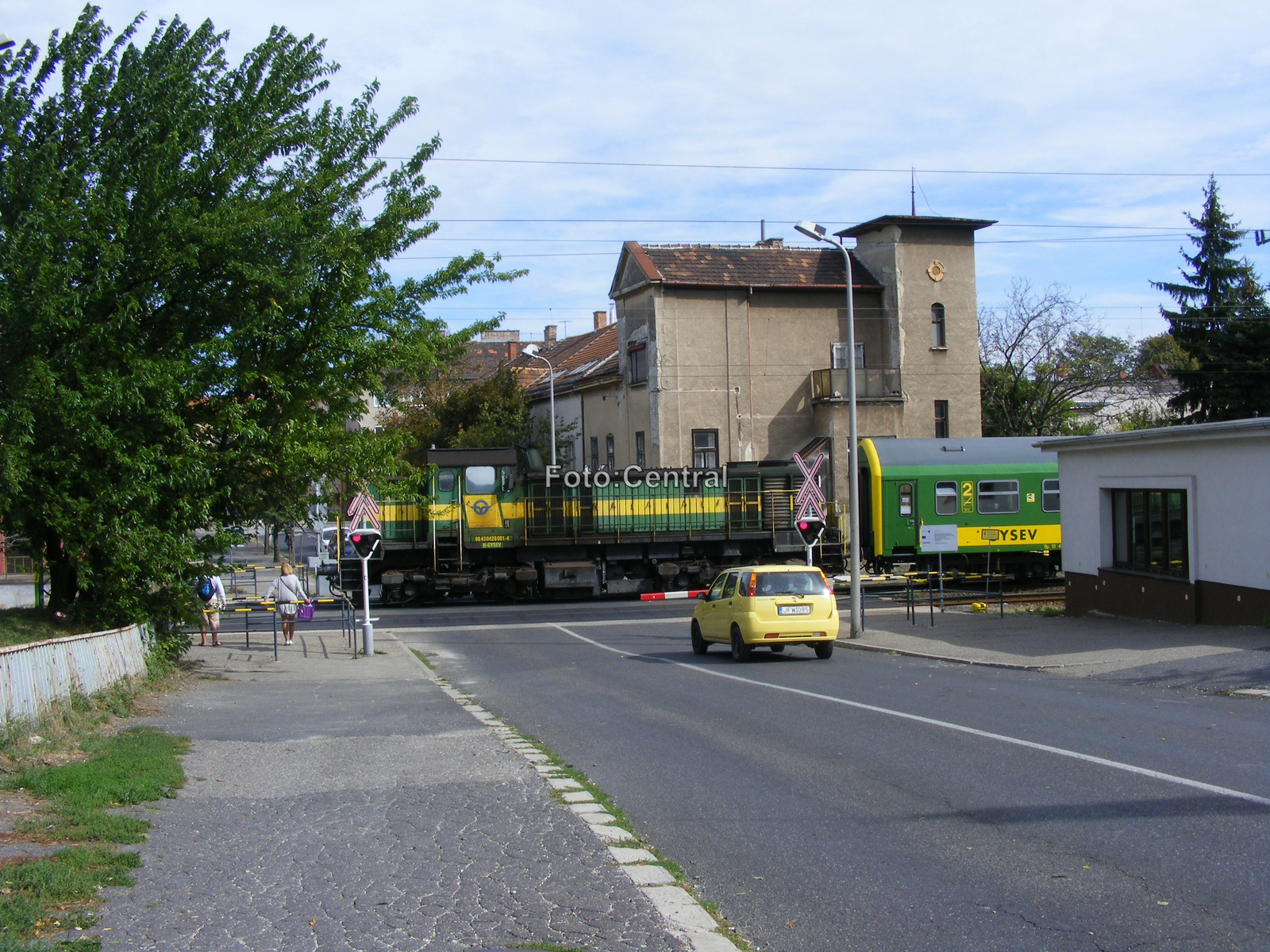 A Batsányi utcai vasúti átjáró a Csengery utca felé nézve.DSCF72