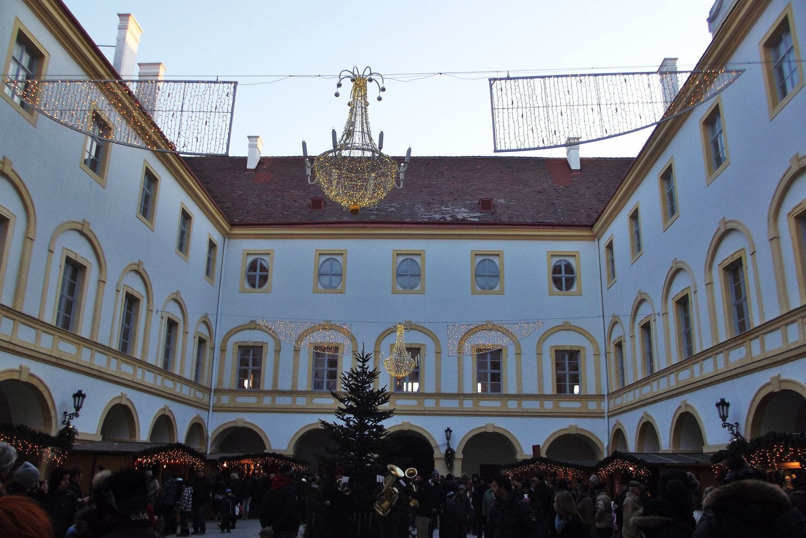 Advent Schloss Hofban