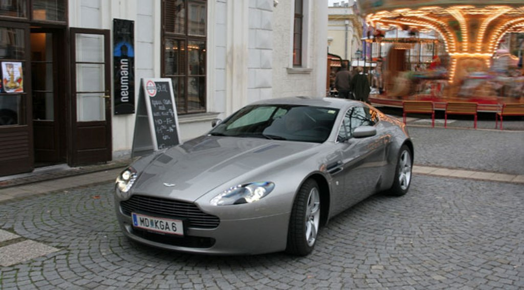 Aston Martin V8 Vantage-1