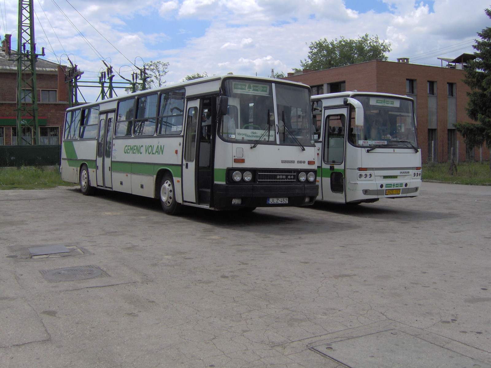 Ikarus 256-44-JLZ-452+C56-HZE-157-Dombóvár