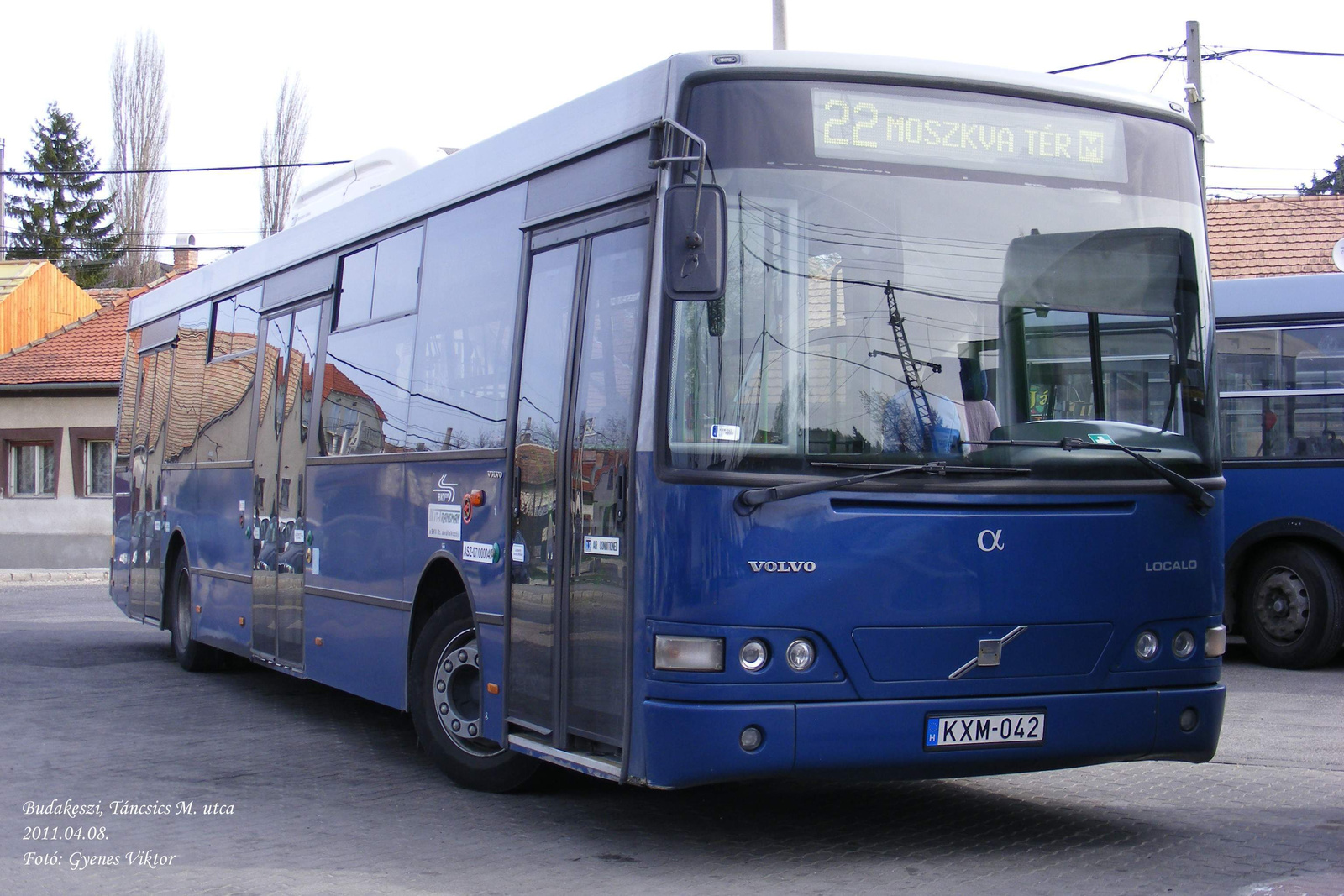 Busz KXM-042