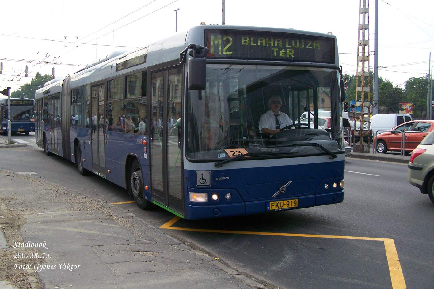 Busz FKU-919