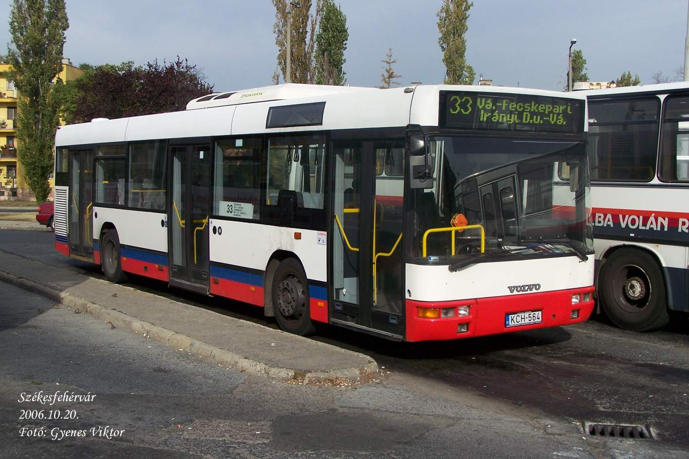 Volvo B7L-KCH-564