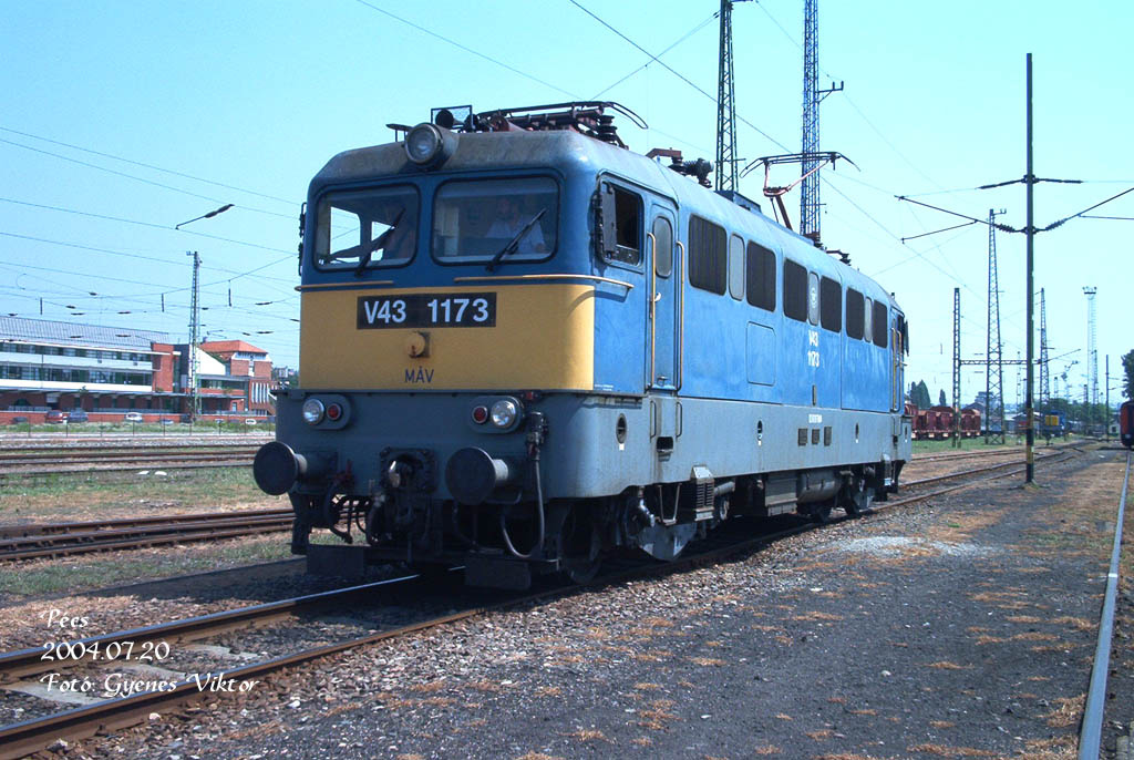 V43-1173 3