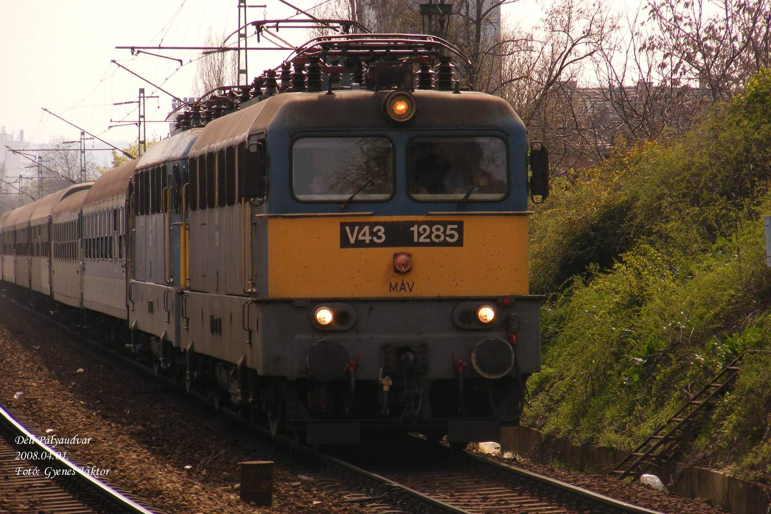 V43-1285 2