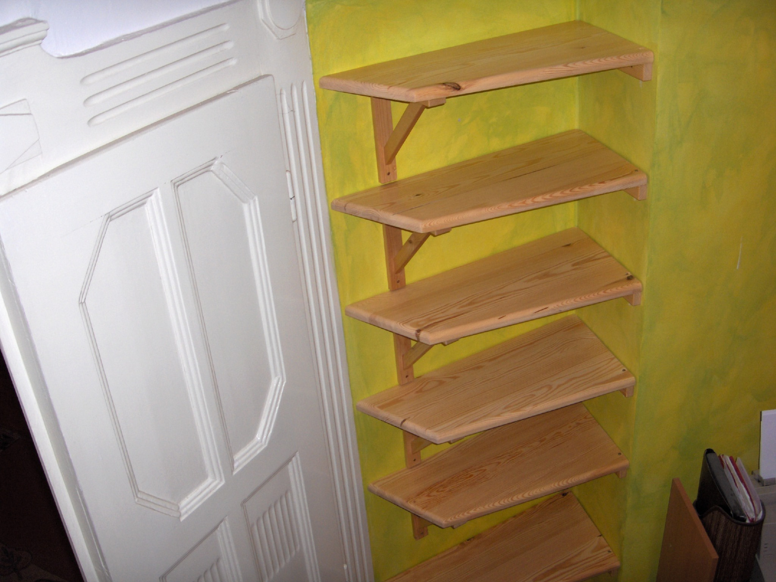 pine shelves to use corner space (2)