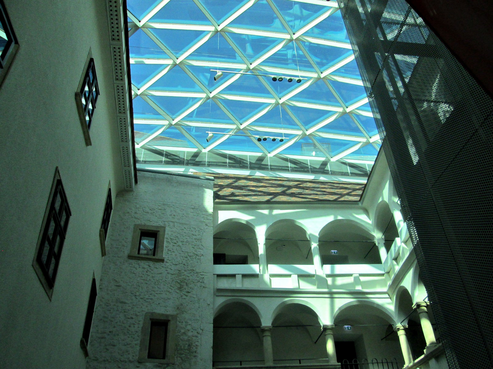 Fő tér Múzeumnegyed belső udvar