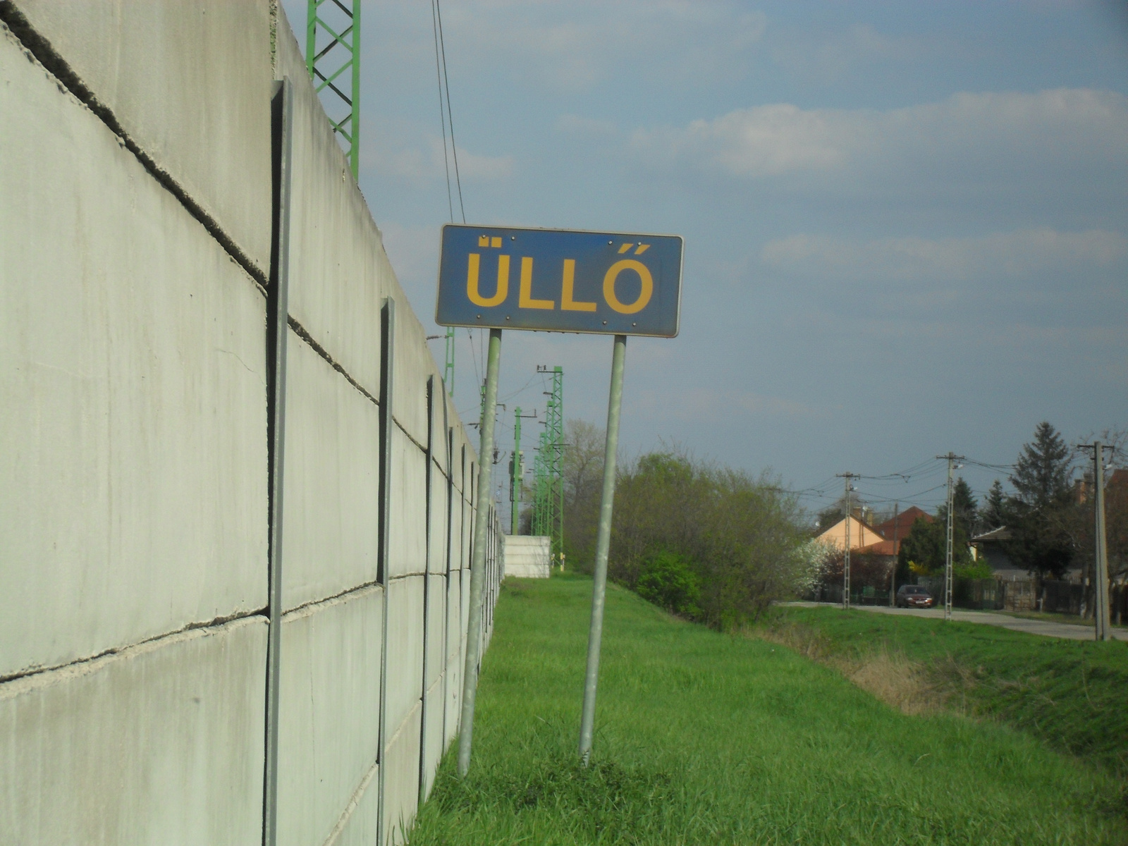 ÜLLŐ