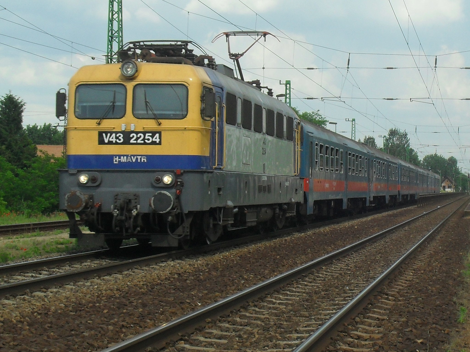 V43 2254 H-MÁVTR