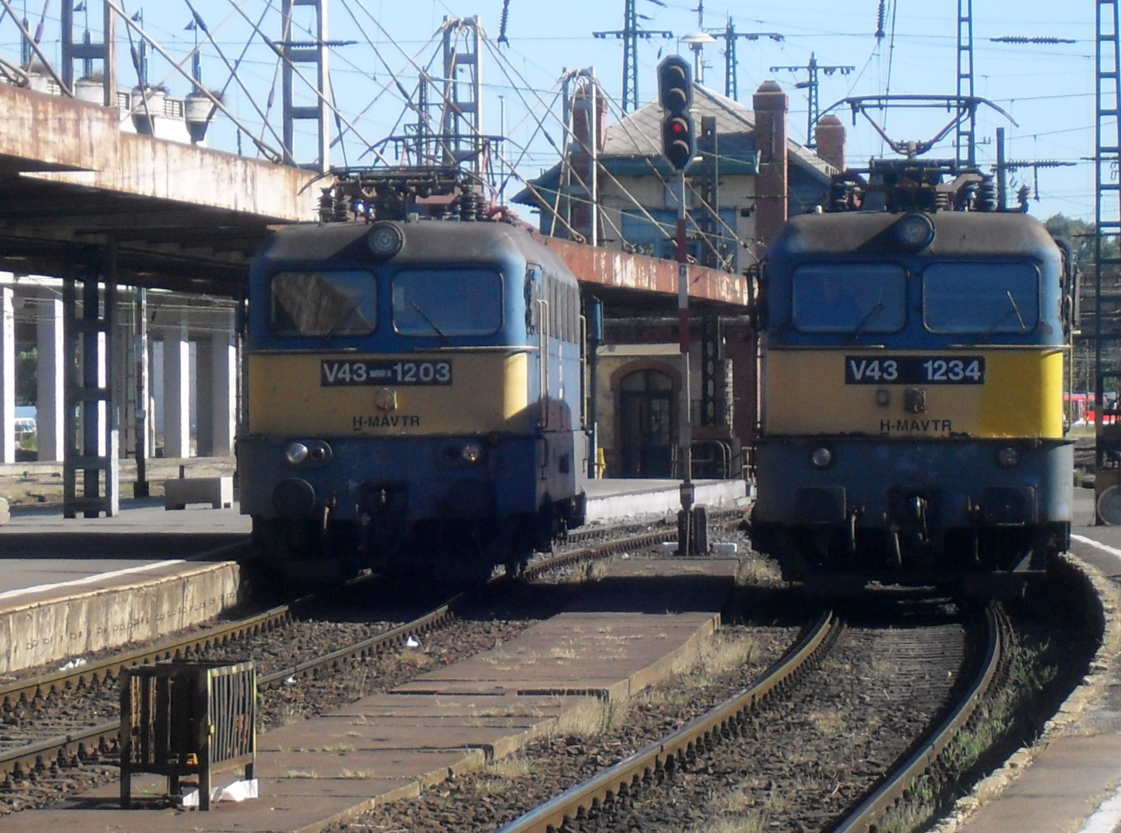 V43 1203+V43 1234