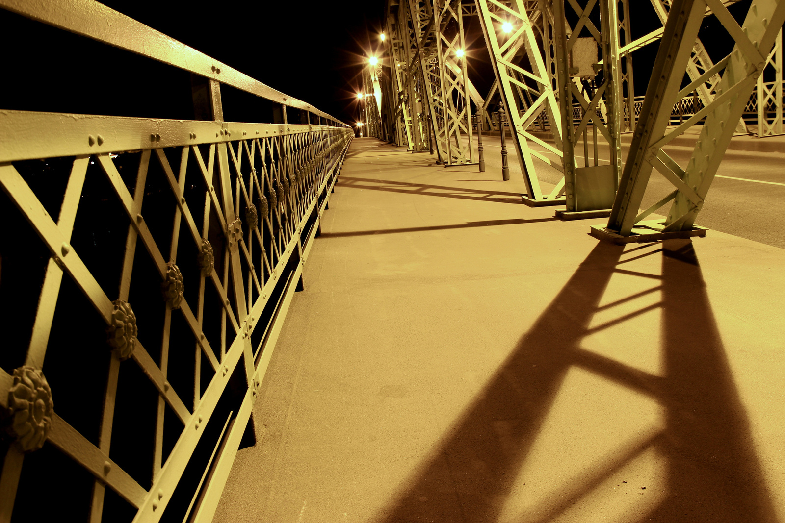 Mária Valéria-híd, Esztergom, éjszaka