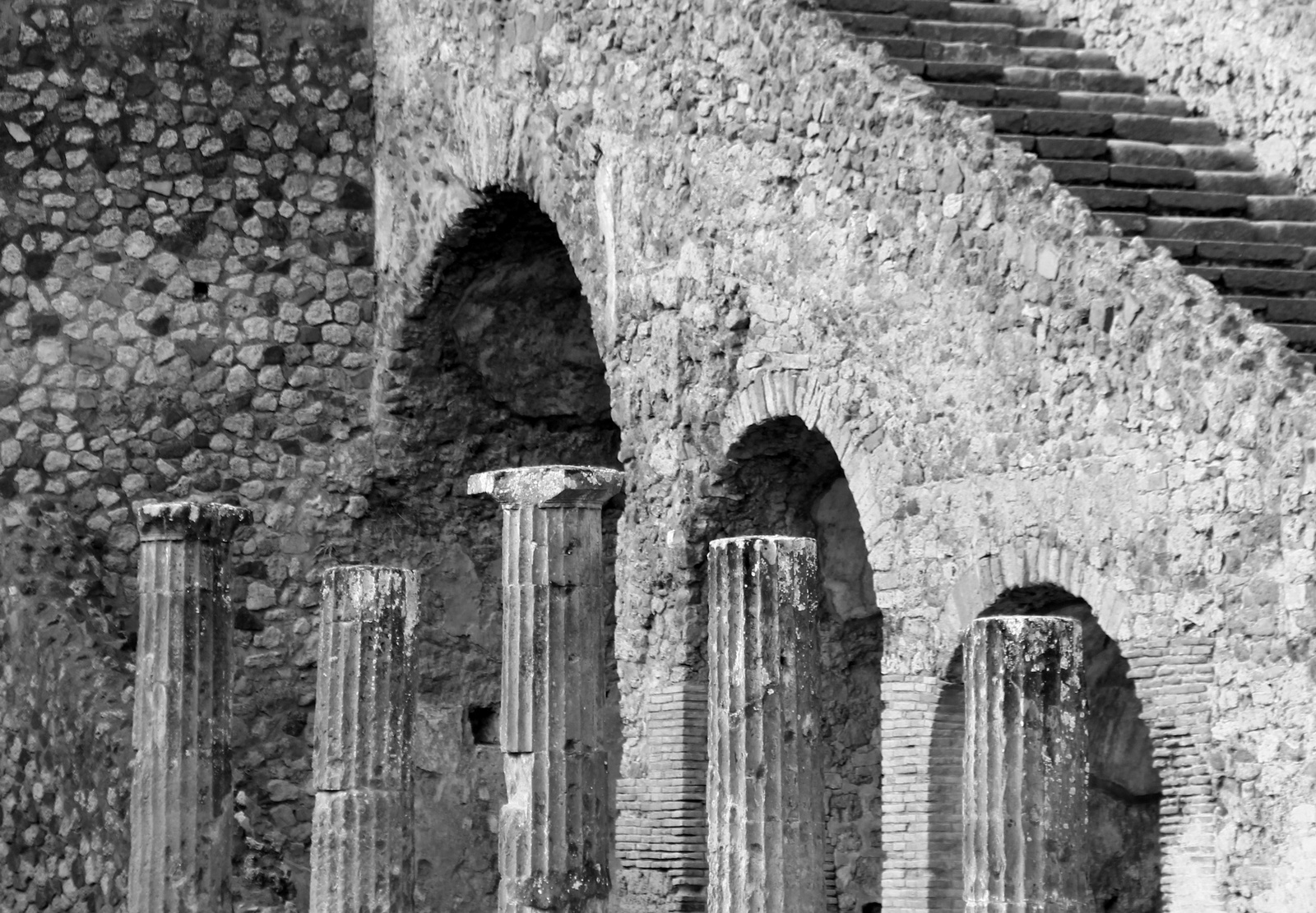 Amfiteátrum-részlet oszlopokkal
