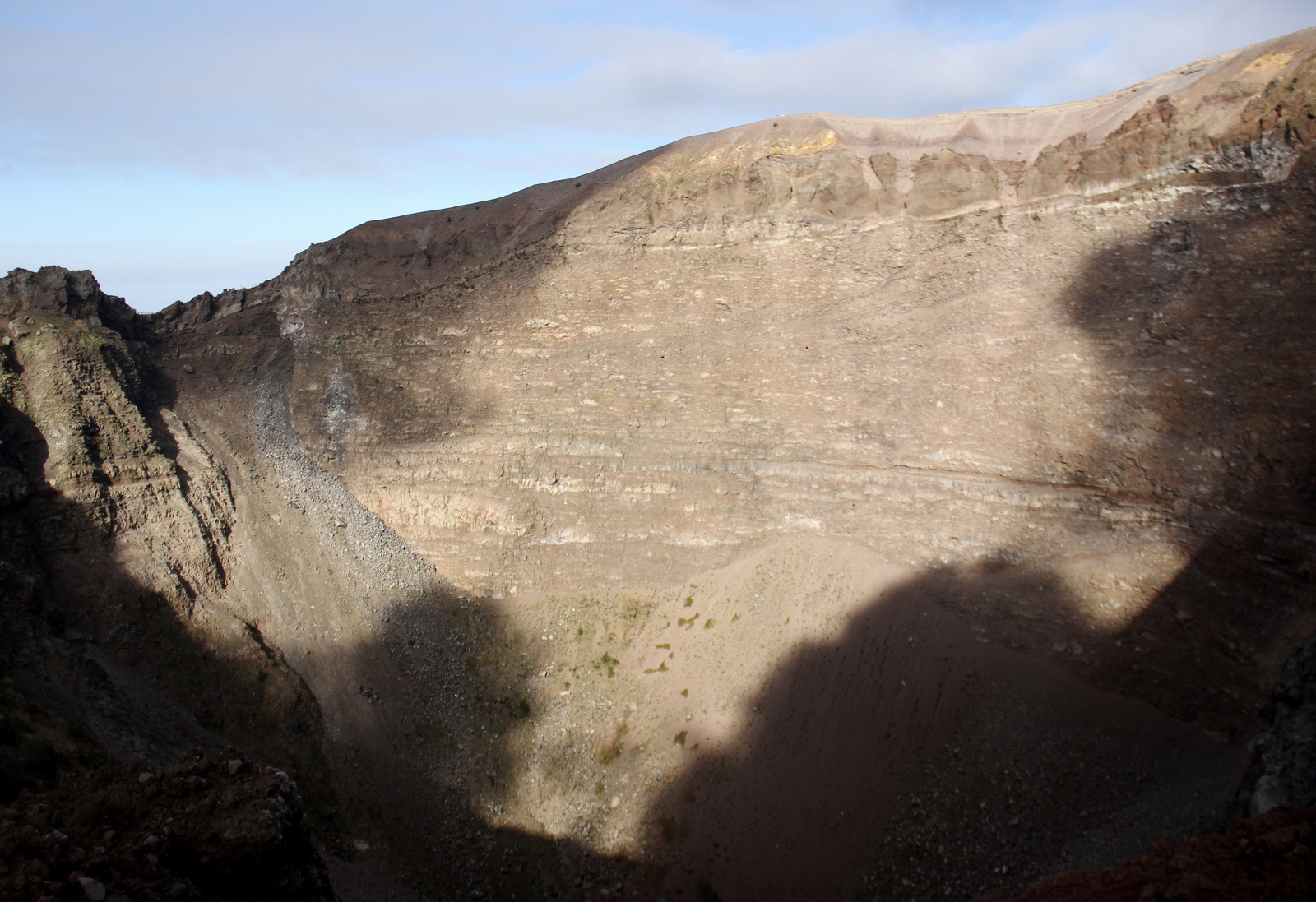 Felhőárnyék a Vezúv kráterében