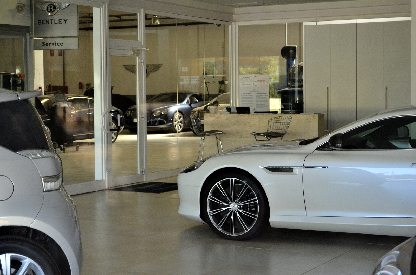 Aston Martin szalon és Bentley szervíz