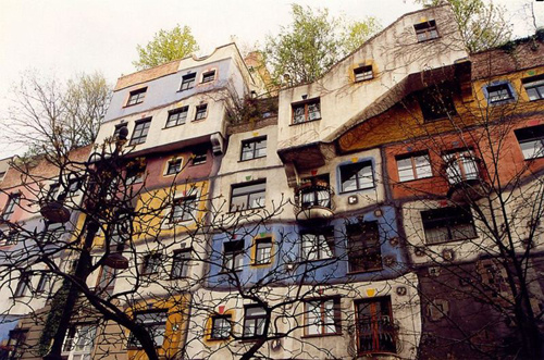 800px-Hundertwasserhaus 3