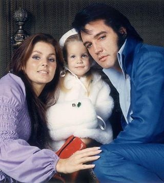 Elvis és családja