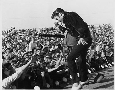 Elvis és rajongói (2)