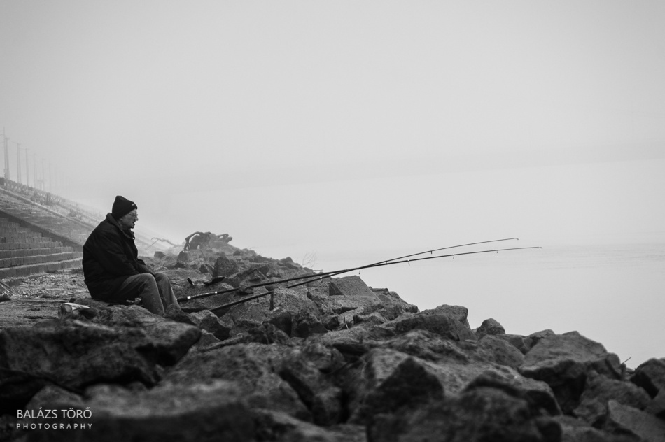 Horgász a ködben